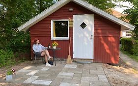 Lille 2-Personers Hytte Pa Rinkenaeshus Camping - Hytte A